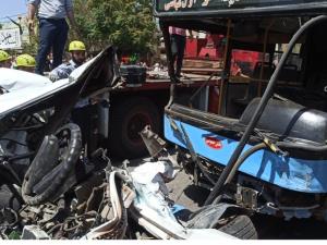 نجات از مرگ سه مصدوم در حادثه برخورد اتوبوس